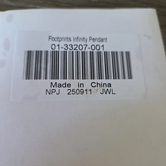 Bradford Exchange Footprints in the Sand Infinity Necklace - Picture 3 of 15